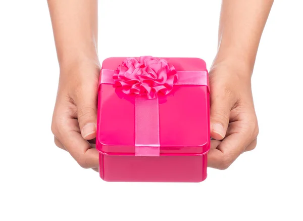 Hand Hält Rosa Geschenkbox Isoliert Auf Weißem Hintergrund — Stockfoto