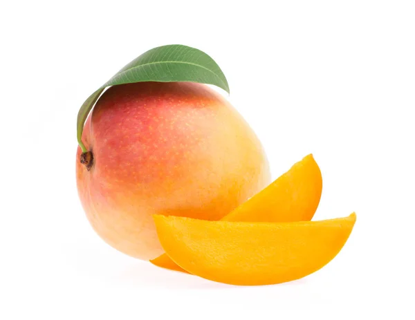 Mogen Mango Med Skiva Mango Isolerad Vit Bakgrund — Stockfoto