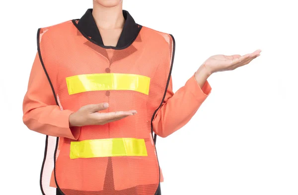 身穿橙色衬衫的女土木工程师介绍了这个在白色背景下被隔离的项目 — 图库照片