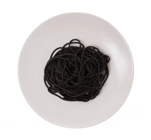 Rol Zwarte Spaghetti Een Schotel Geïsoleerd Witte Achtergrond — Stockfoto