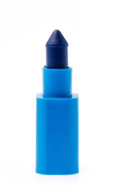 Beyaz arkaplanda mavi boya kalemi izole edildi