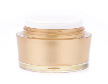 Beyaz arkaplanda izole edilmiş kozmetik yüz kremi.