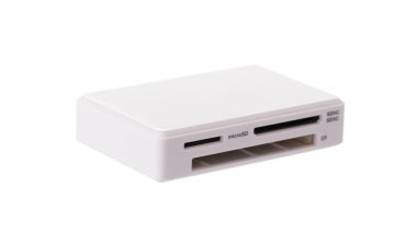 Beyaz arka plan üzerinde izole Usb kart okuyucu