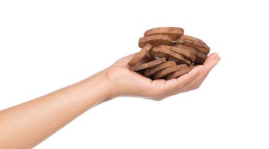 Beyaz arka planda izole edilmiş taze patates dilimi.