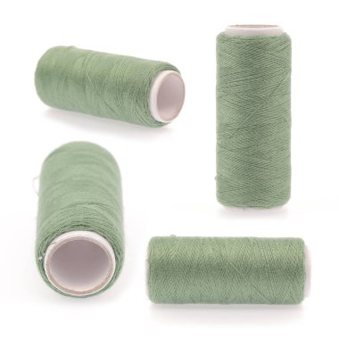  Beyaz arkaplanda izole edilmiş zeytin makaraları