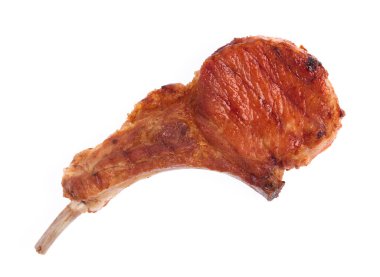 Beyaz arka planda ızgara domuz pirzolası.