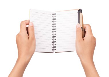 Beyaz arkaplanda izole edilmiş bir kalemle el ele tutuşma defteri.