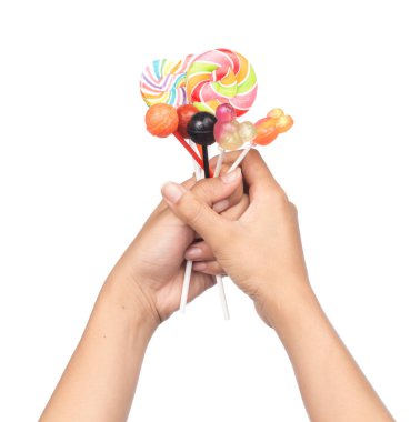 Beyaz arkaplanda el ele tutuşan lolipoplar.