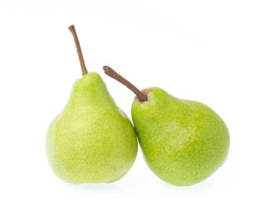 yeşil armutlar beyaz arkaplanda izole