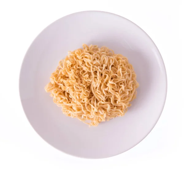Μαγειρεμένο Από Στιγμιαία Noodles Πιάτο Απομονωμένο Λευκό Φόντο — Φωτογραφία Αρχείου