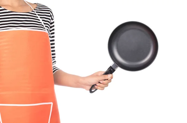 女厨师拿着盛有白色背景的锅子 — 图库照片