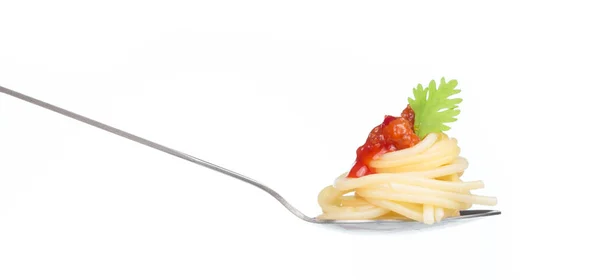 意大利面 勺子上的意大利面 白色背景隔离 — 图库照片