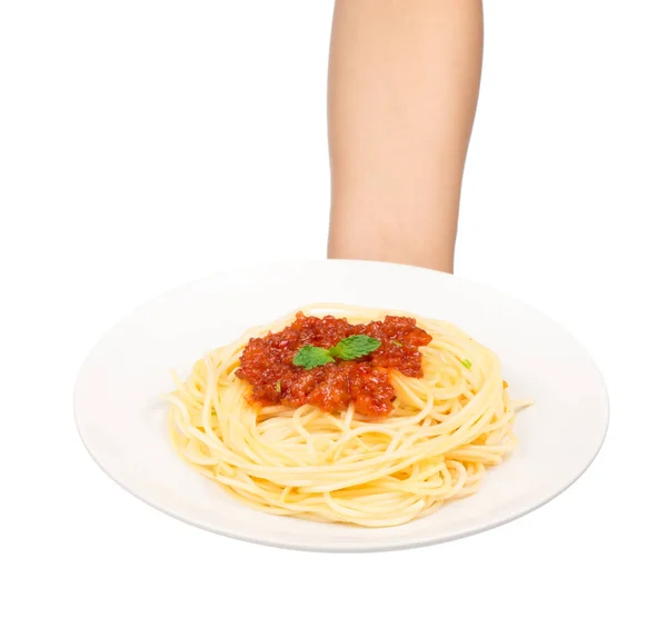 白地に隔離された皿の中でスパゲティを握る手 — ストック写真