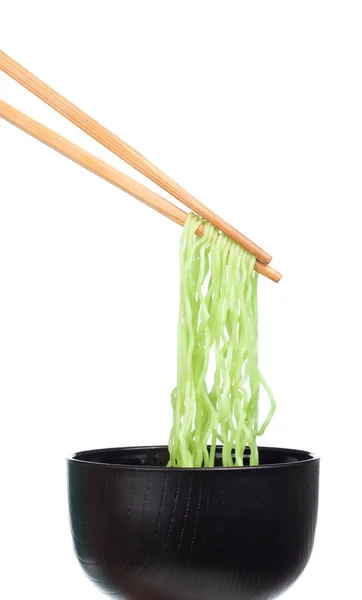 Chopsticks Segurando Vermicelli Chinês Com Tigela Isolada Fundo Branco — Fotografia de Stock