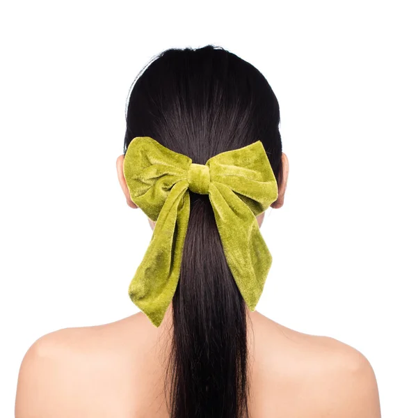 Portret Młodej Kobiety Zielonym Łukiem Włosach Odizolowanych Białym Tle — Zdjęcie stockowe