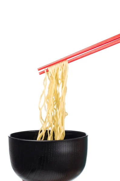 Chopsticks Segurando Vermicelli Chinês Com Tigela Isolada Fundo Branco — Fotografia de Stock