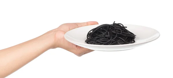 Hand Houden Zwarte Spaghetti Schotel Geïsoleerd Witte Achtergrond — Stockfoto
