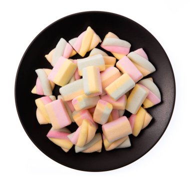 Beyaz arkaplanda izole edilmiş yemek üzerine lokum.