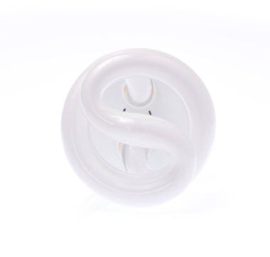 Aydınlatılmış ampul beyaz arkaplanda izole edildi