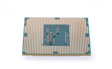 İşlemci bilgisayarı beyaz arkaplanda izole edildi