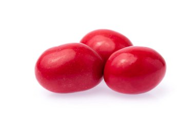 Beyaz arkaplanda izole edilmiş renkli çikolata şekerleme düğmeleri