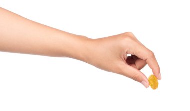 El ele tutuşmalar beyaz arka planda izole edilmiş üzümler