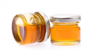 Bal kavanozu beyaz arkaplanda izole