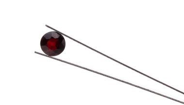 Garnet, Gemstone, Jewel beyaz arka planda izole edilmiş.