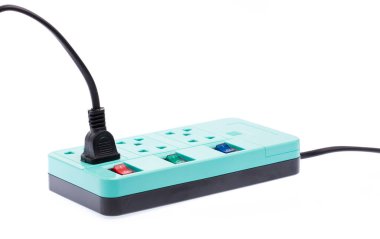 Beyaz arkaplanda izole edilmiş 6 Evrensel Güç Kordonu Outlet