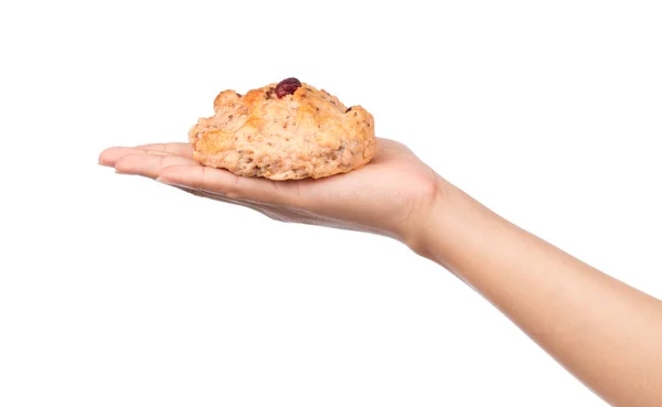 Mano Sosteniendo Pan Con Fresas Aisladas Sobre Fondo Blanco —  Fotos de Stock