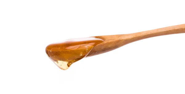 Μέλι Που Στάζει Από Ένα Ξύλινο Κουτάλι Απομονωμένο Λευκό Φόντο — Φωτογραφία Αρχείου