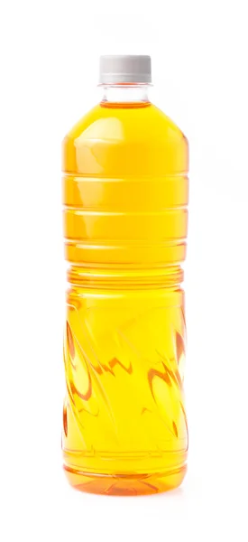 白地に単離された瓶の中の黄色の飲料 — ストック写真