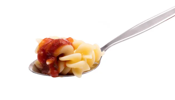 白い背景に隔離されたソースにスパゲティのスプーン — ストック写真