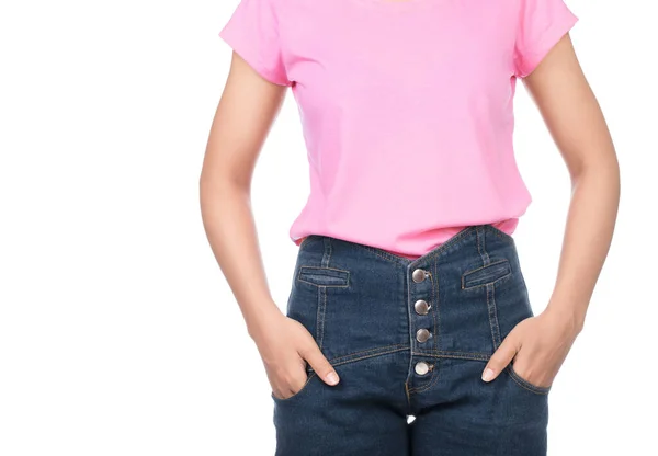 Vrouw Draagt Wit Roze Shirt Jeans Met Hand Haar Broekzak — Stockfoto