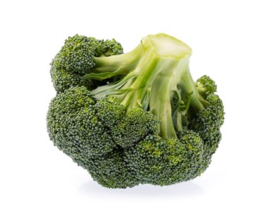 Brokoli beyaz arkaplanda izole edildi