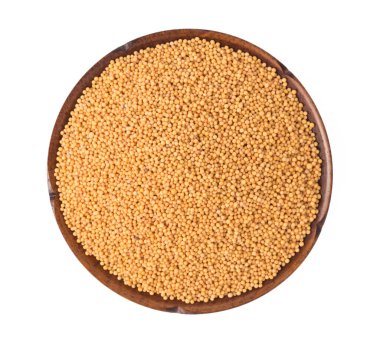 Beyaz arkaplanda izole edilmiş sarı hardal tohumu tabağı