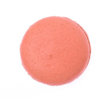 Beyaz arkaplanda turuncu makaron izole edildi