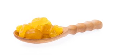 Beyaz arka planda izole edilmiş kuru üzüm kepçesi