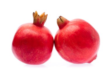 Beyaz arkaplanda izole edilmiş nar