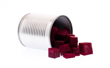 Alüminyum pancar küpleri beyaz arkaplanda izole edilebilir.