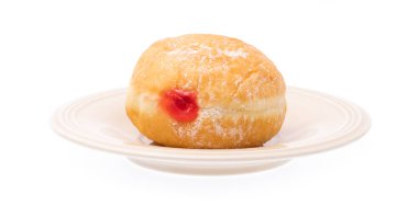 jöleli çörekler beyaz arka planda izole edilmiş tabakta.