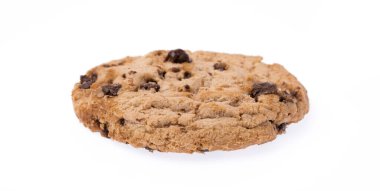 Beyaz arka planda izole edilmiş ev yapımı çikolatalı bisküviler.