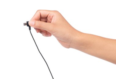 Mikrofon ve kulaklık prizlerini ayırmak için el kamerası 3.5 mm beyaz arkaplanda izole edilmiş kablo dönüştürücü.