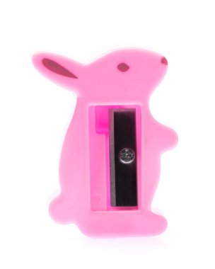 Beyaz arka planda izole edilmiş bir tavşan kalem açacağı.