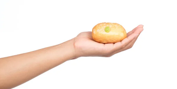 Mano Sosteniendo Relleno Pandan Donuts Aislados Sobre Fondo Blanco — Foto de Stock