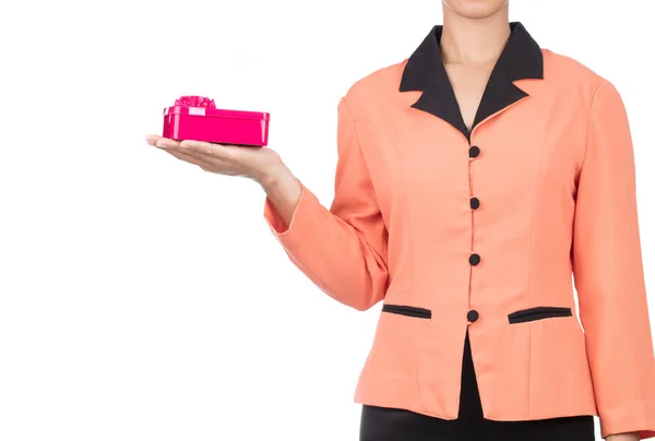 Femme Affaires Portant Shirt Orange Tenant Boîte Cadeau Isolé Sur — Photo