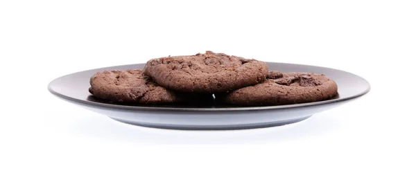 Biscuits Aux Pépites Chocolat Sur Plat Isolé Sur Fond Blanc — Photo