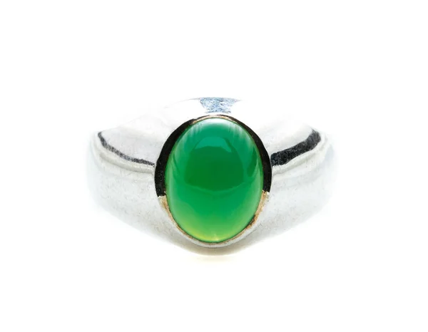 Groene Smaragd Ring Witte Achtergrond — Stockfoto