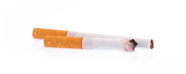 Brandende Sigaret Geïsoleerd Witte Achtergrond — Stockfoto