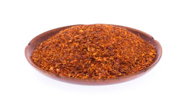 Beyaz arka planda izole edilmiş kırmızı biber tabağı.